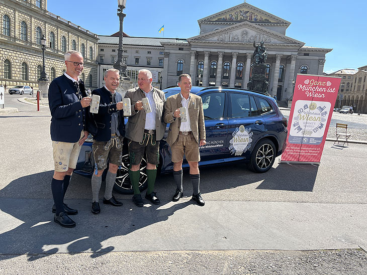 Pressekonferenz am 16.08.2022: Oktoberfest 2022: die "WirtshausWiesn" geht in die 3. Runde und neuer Partner BMW stellt ein gebrandetes Fahrzeug:;  Niederlassungsleiter BMW Niederlassung MünchenBernd Döpke, Gregor Lemke, Sprecher des Vereins der Münchner Innenstadtwirte, Wiesnwirte-Sprecher Christian Schottenhamel und Peter Inselkammer  (©Foto: Martin Schmitz)